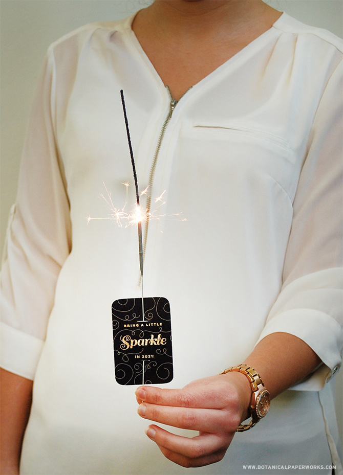 Free printable for New Year's Eve sparklers.